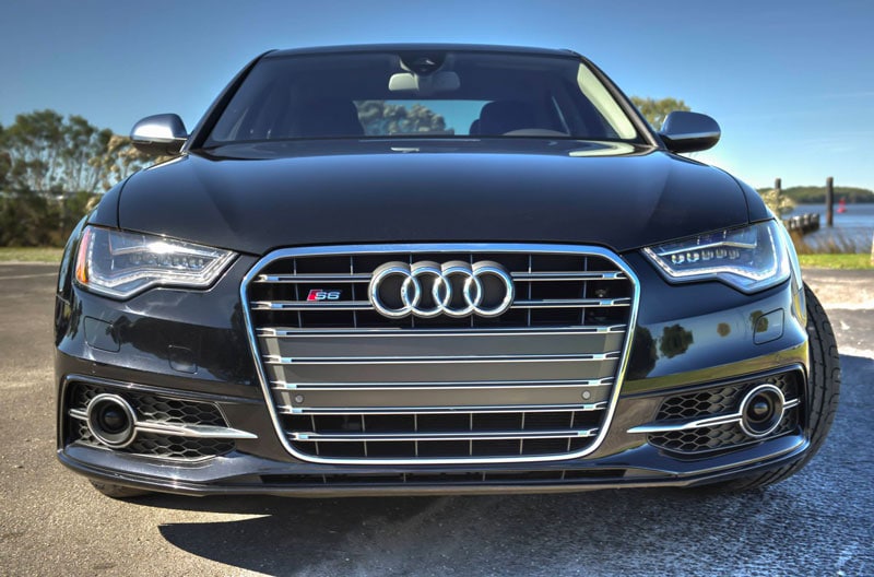 Audi noir chez un mandataire