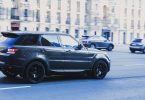 Des SUV dans la ville de Paris