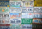 Des plaques de voitures étrangères qui ont été importées par un mandataire auto