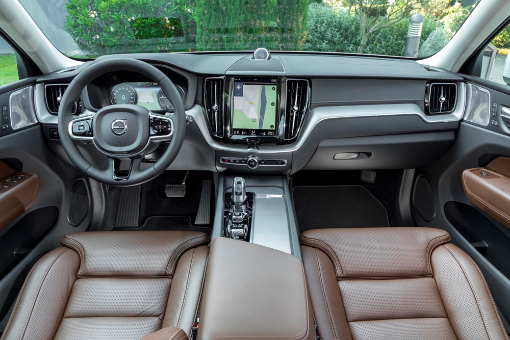 Poste de conduite du Volvo XC60 hybride