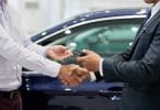 Un achat de voiture neuve dans un garage